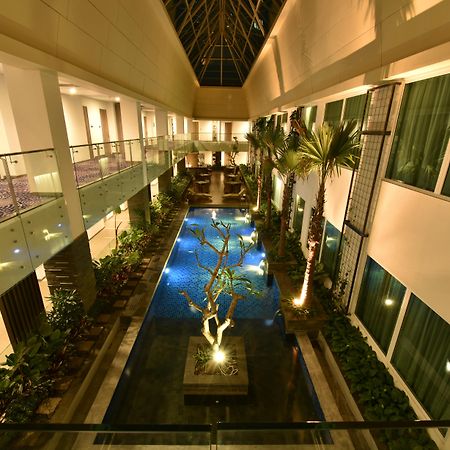 Holiday Inn Bandung Pasteur By Ihg Exteriör bild