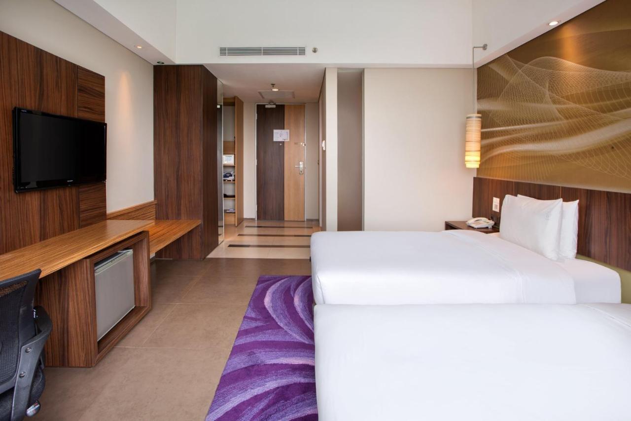 Holiday Inn Bandung Pasteur By Ihg Exteriör bild